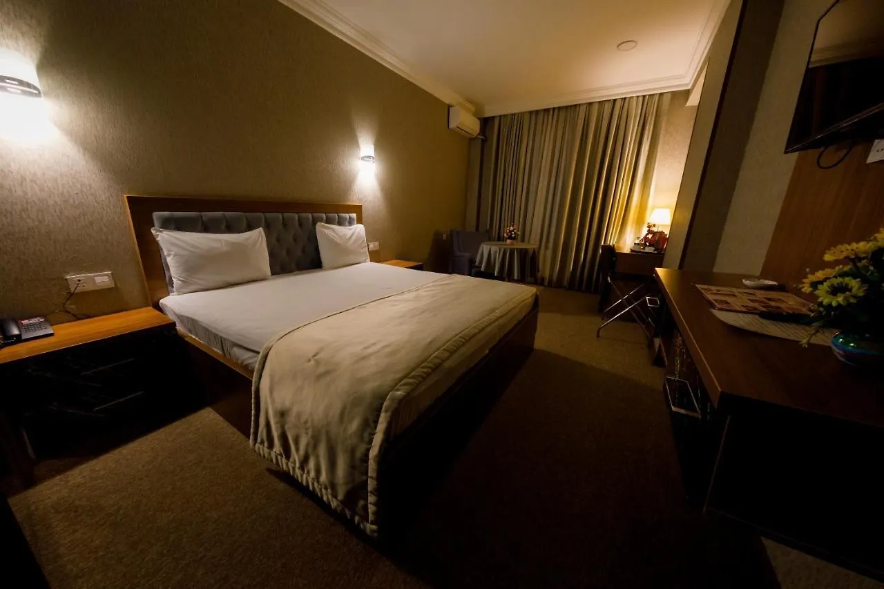 Royal Sapphire Hotel Baku 4*,